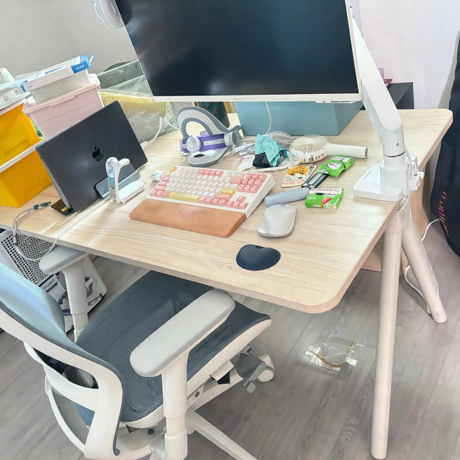 방 분위기를 바꾸는 최상의 선택, 데스커 멀티데스크 1800x800mm 화이트